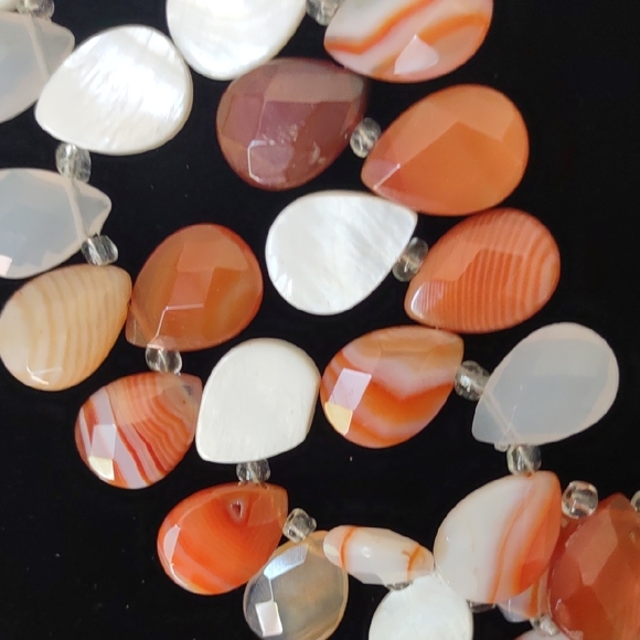 Coldwater Creek White and Amber/Orange Stone/Shell/Acrylic Necklace - Picture 5 of 8